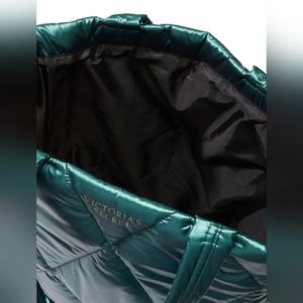 VICTORIA'S SECRET Tota Bag. 2022 Holiday Large Quilted Puffer, Teal NEW